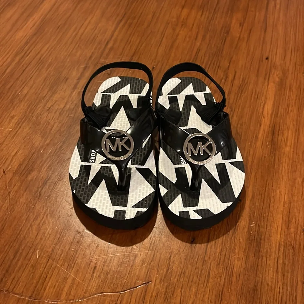 Michael Kors Jetset Strap Flip Flops Sandals Shoes black Girls Toddlers Size 7